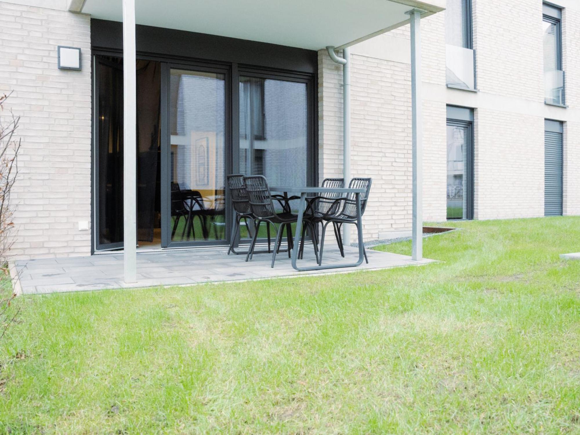 Lio Deluxe Kueche Terrasse Parken Netflix